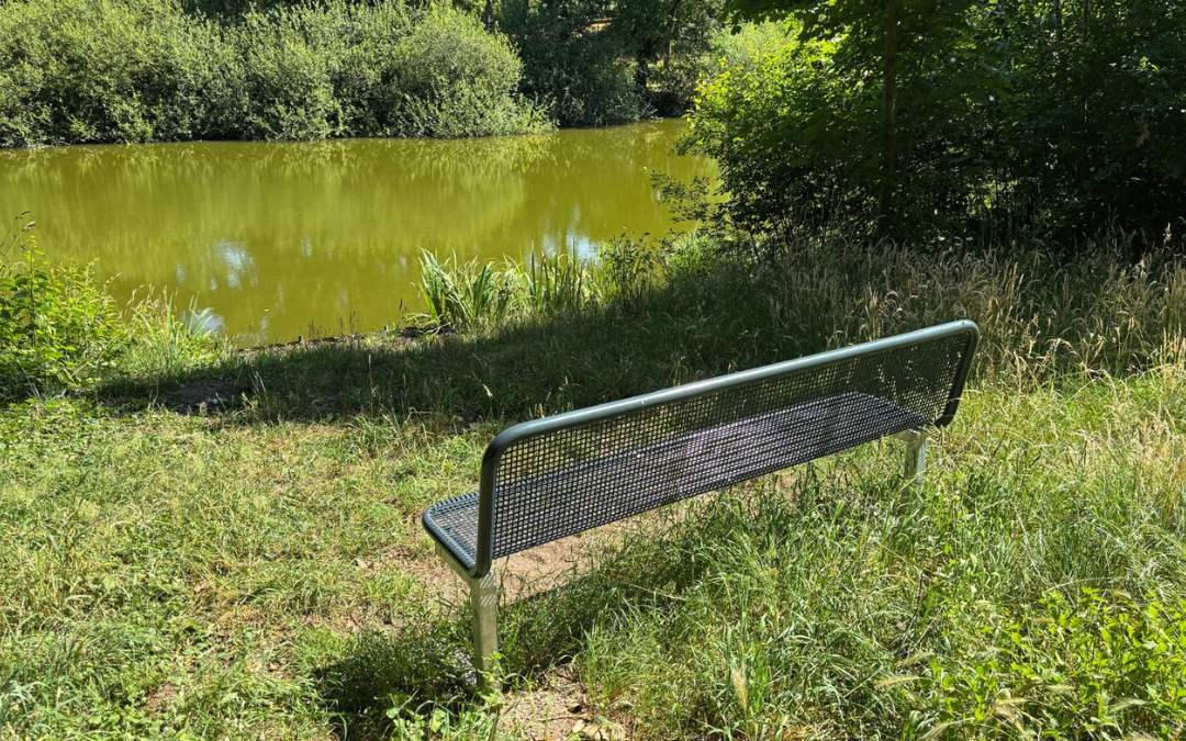 Neue Parkbänke an der „Alten Badeanstalt“ in Issum-Sevelen