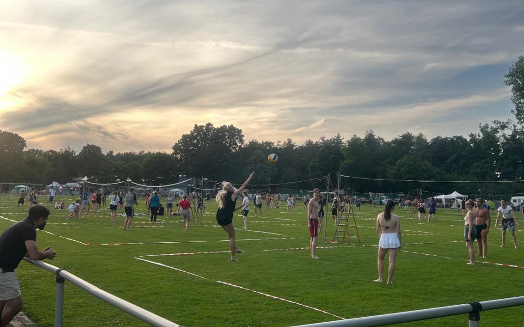 Volleyball, Sonne und Sommerparty – das legendäre Volleyballturnier des TV Sevelen 2025