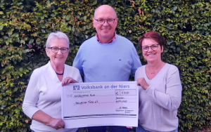 Scheckübergabe an Anni Rathmann von der Tafel in Geldern